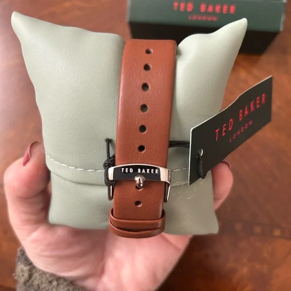 Ted Baker man’s Leytonn watch, leather strap & 50 meters water resistant